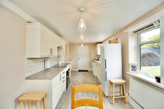 3 bed Semi-Detached for sale Image 5