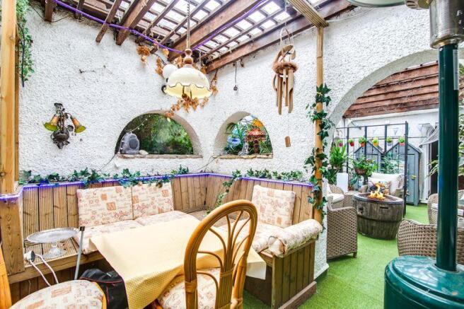 GARDEN ROOM