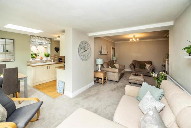 3 bed Semi-Detached for sale Image 6