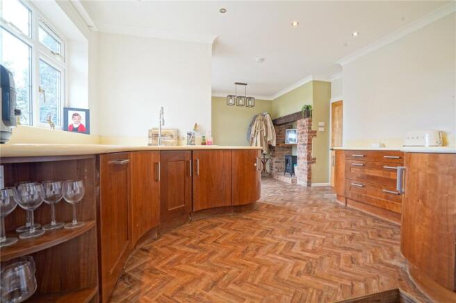 4 bed Detached for sale Image 11