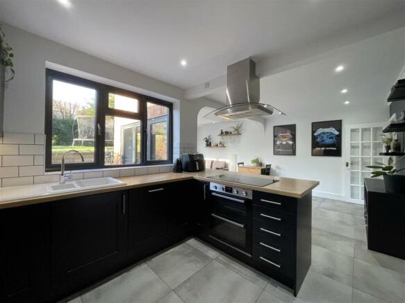 Kitchen3.jpg