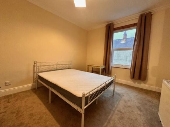 2 bed Terraced to rent Image 4
