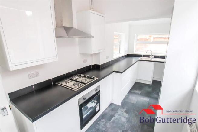 FITTED KITCHEN