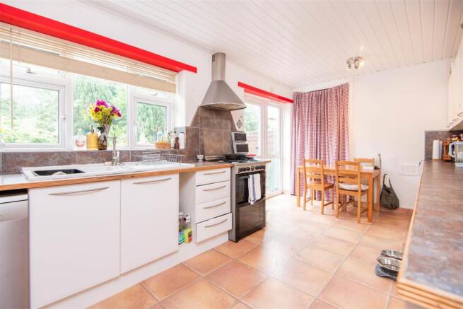 Kitchen & Dining