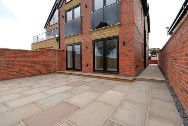 Weetshaw Lane, Cudworth Barnsley, S72 photo 4