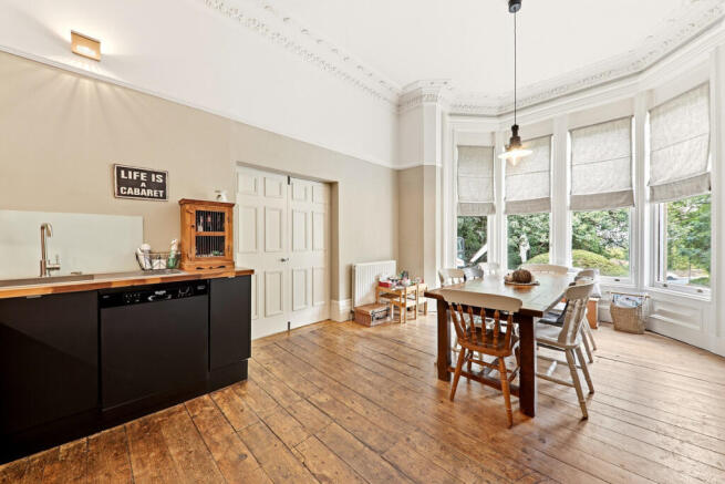 3 bed Apartment for sale Image 8