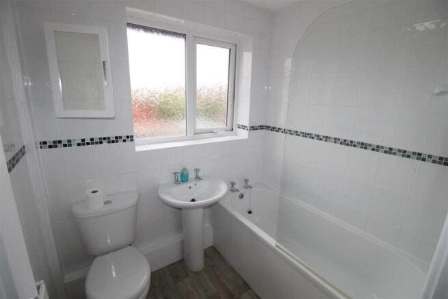 Sinclaire Court, 9 Bathroom.JPG