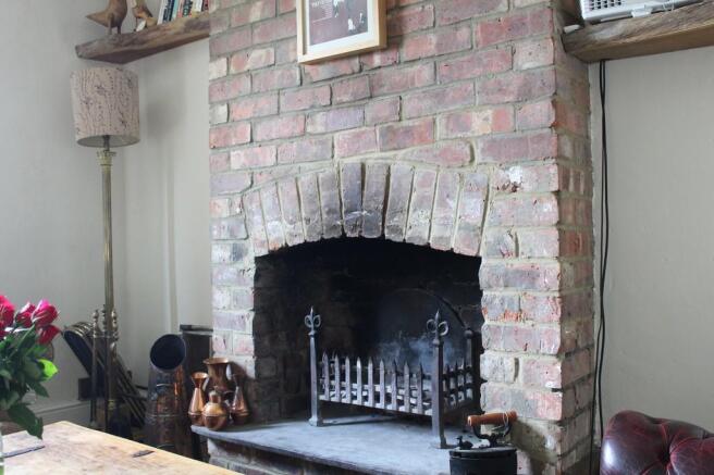 FEATURE FIREPLACE
