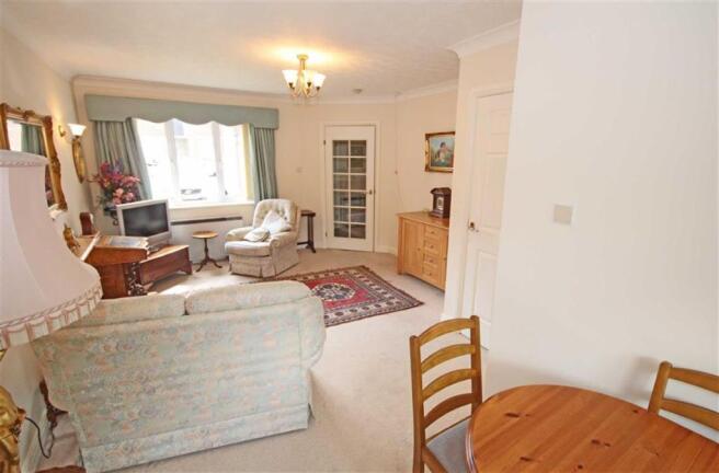 LIVING/DINING ROOM