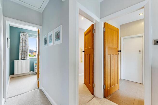 4 Fairbourne Drive-7.jpg