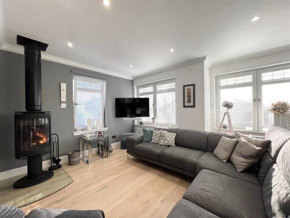 Kitchen/ Dining/ Lounge