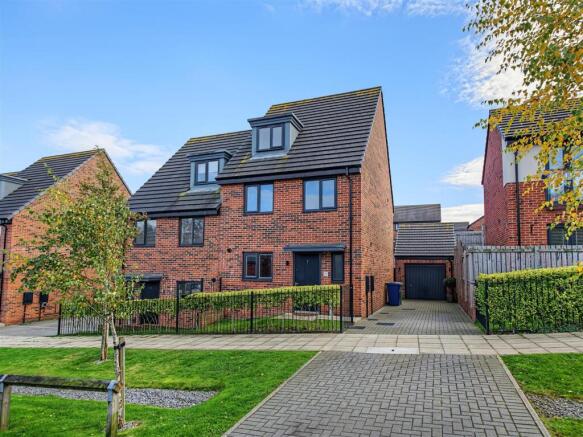 4 Bedroom Semi-Detached in SR3 2GB