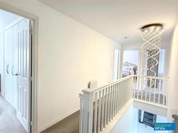 4 bed Detached for sale Image 12