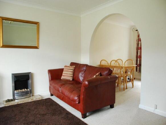 LOUNGE/DINING ROOM