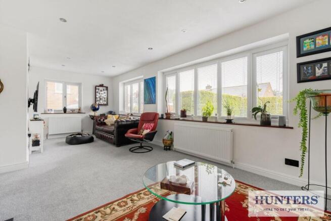 100593_1 Peasehill Close Rawdon (3) - Copy_low.jpg