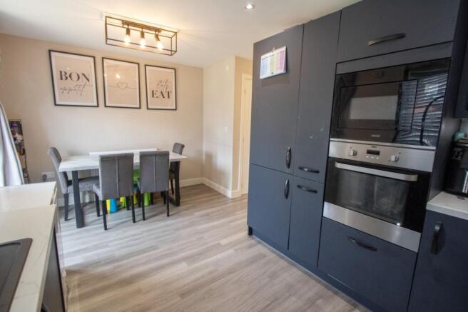 3 bed Semi-Detached for sale Image 5
