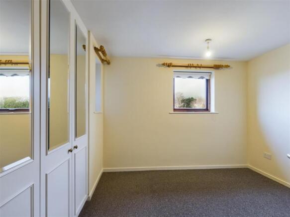 2 bed Flat for sale Image 6