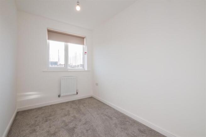 3 bed Semi-Detached to rent Image 9