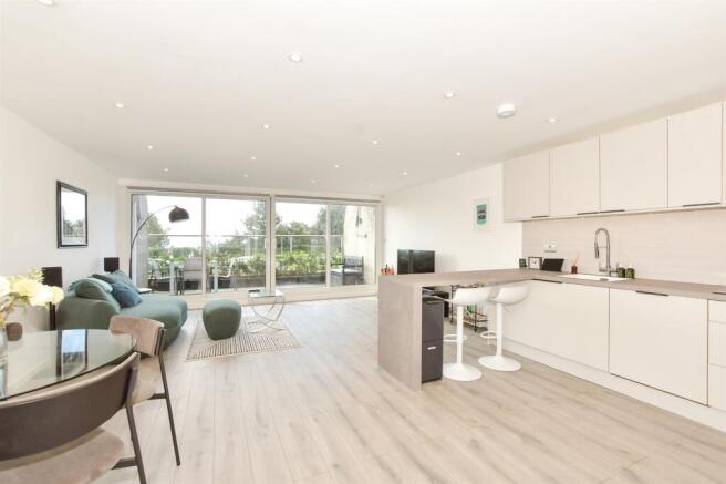 Lounge/ Kitchen