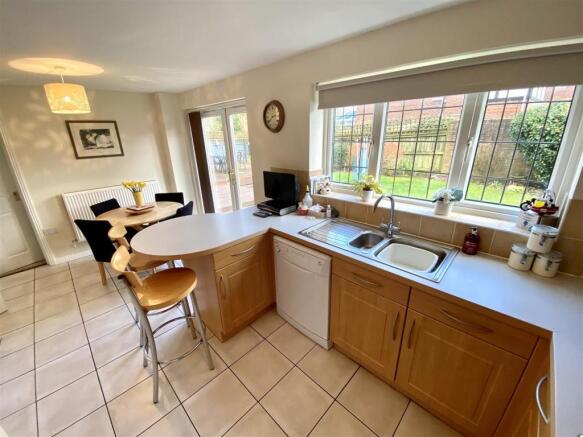KITCHEN/BREAKFAST ROOM