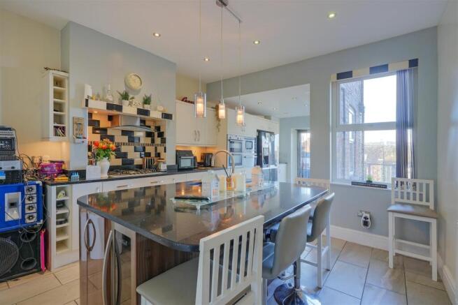 Kitchen 1.jpg