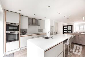 75, Bancroft Chase, Hornchurch RM12 4DP