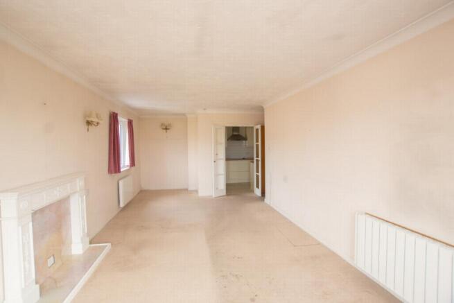 Sitting/dining room