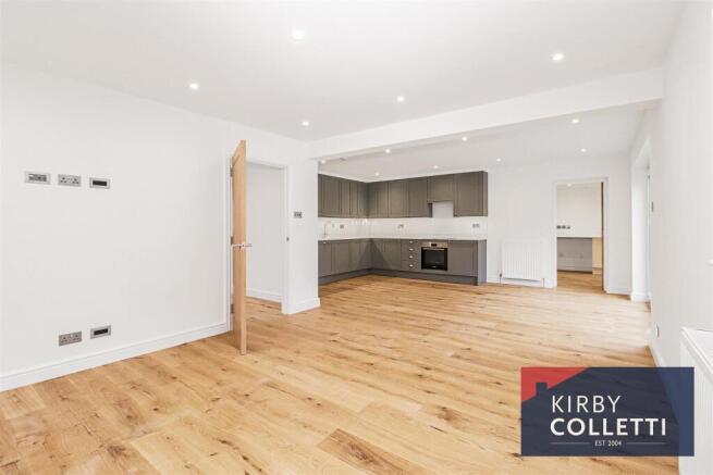 KITCHEN/DINER/FAMILY ROOM