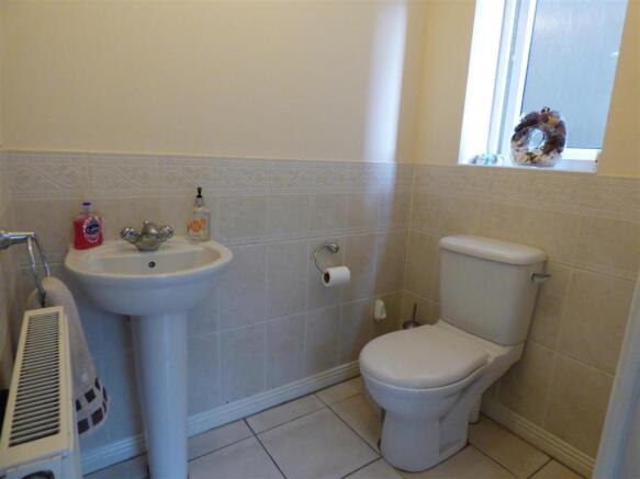 CLOAKROOM/W.C.