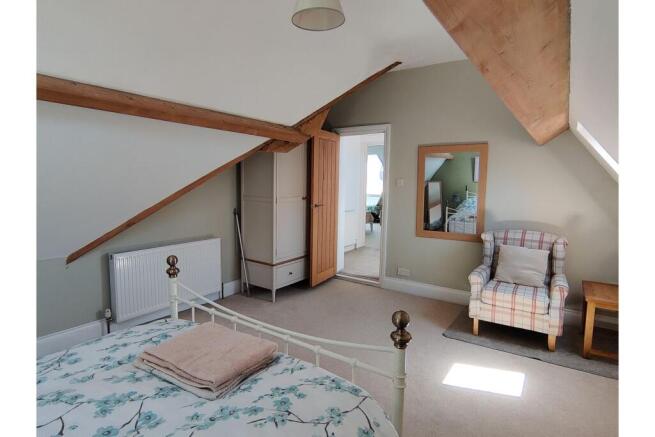 4 bed Flat for sale Image 10