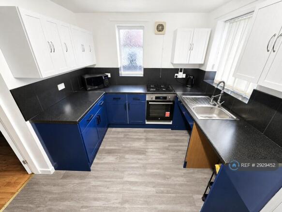 3 bed Terraced to rent Image 8