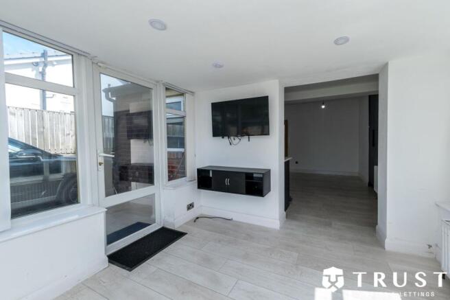 3 bed Semi-Detached to rent Image 8