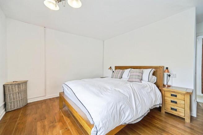 4 bed Semi-Detached for sale Image 10
