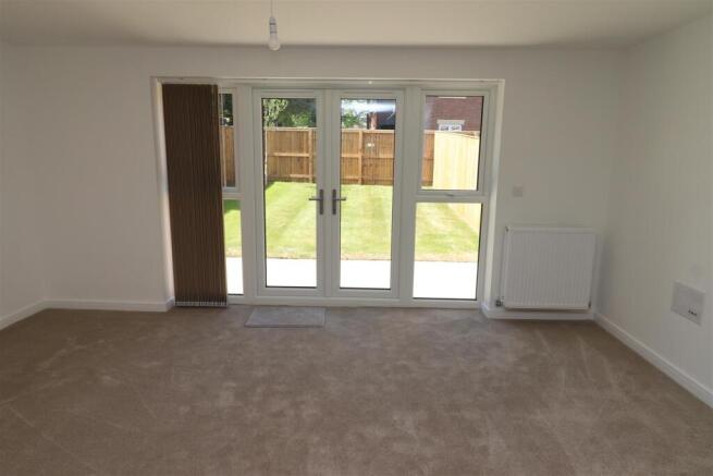 3 bed Semi-Detached to rent Image 4