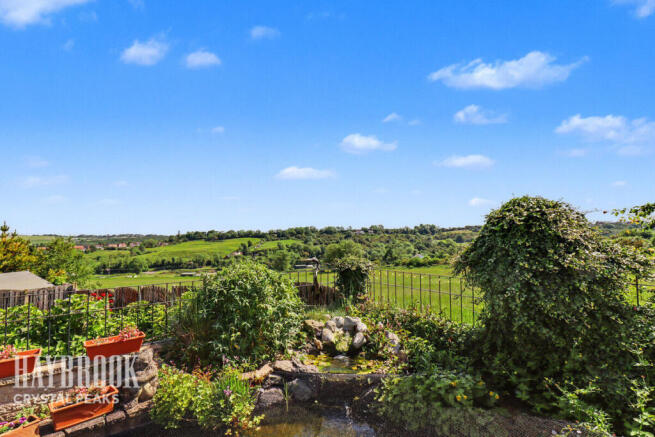 4 bed Detached for sale Image 2