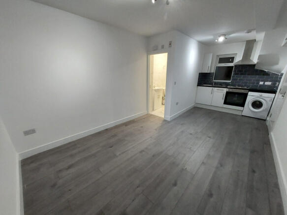 Newly Refurbished & Stunning Studio Flat (3) - N1