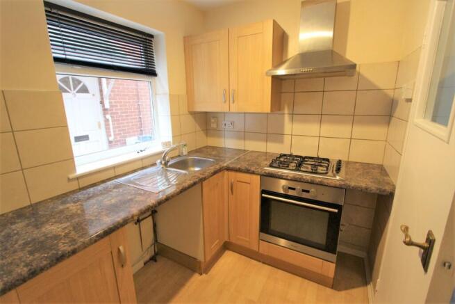2 bed Ground Flat to rent Image 4