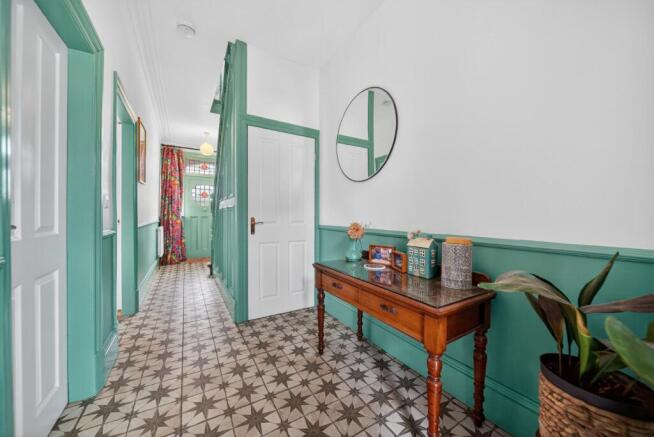 5 bed Semi-Detached for sale Image 12