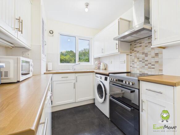 EweMove Estate Agents Basingstoke Van Dyck Close