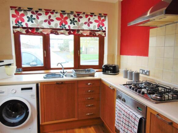 Kitchen 2.JPG