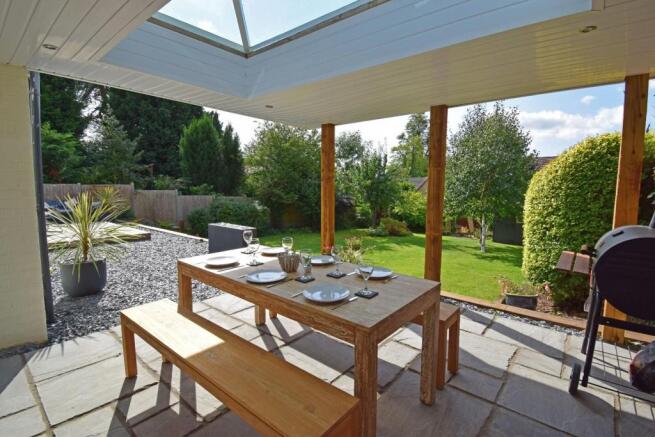 8 Hanbury Road, garden covered terrace 1.jpg