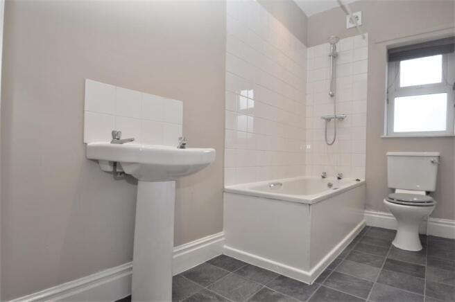 3 bed Terraced to rent Image 11