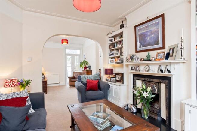 lounge/dining room