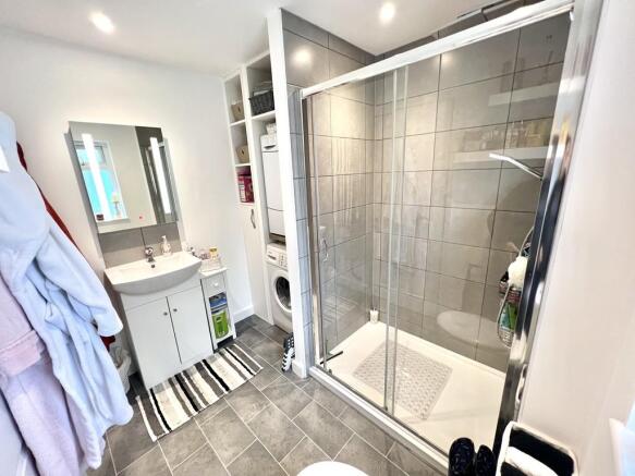 Annexe Shower Roo...