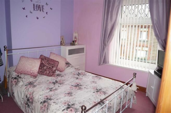 BEDROOM 1 (FRONT)