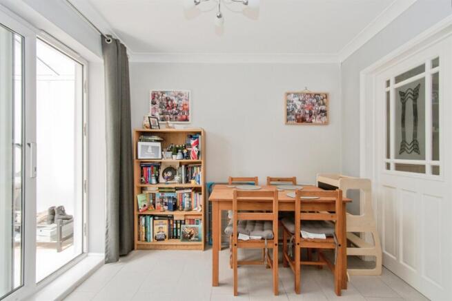4 bed Detached for sale Image 5