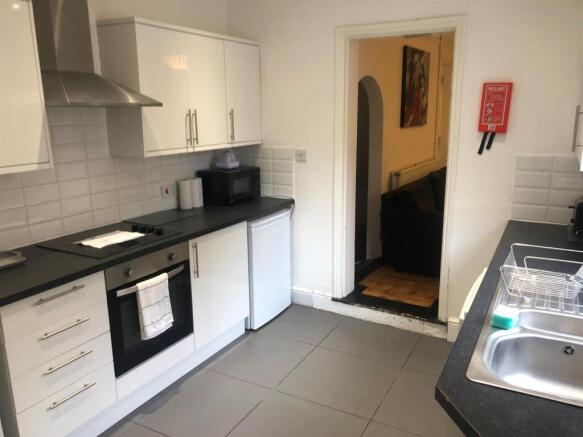 Kitchen 2.jpg