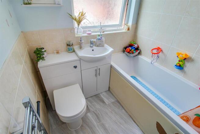 3 bed Semi-Detached for sale Image 9