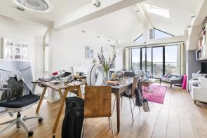 Flat A, 62, Highgate High Street, Hornsey, London N6 5HX