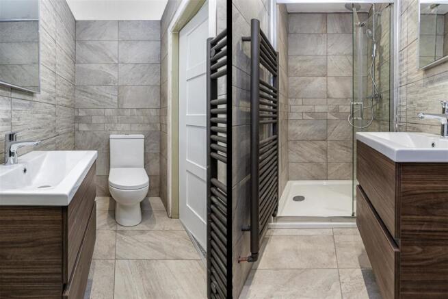 ensuite2.jpg